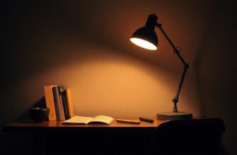 Освещение письменного стола: как выбрать свет, который не утомляет и помогает работать